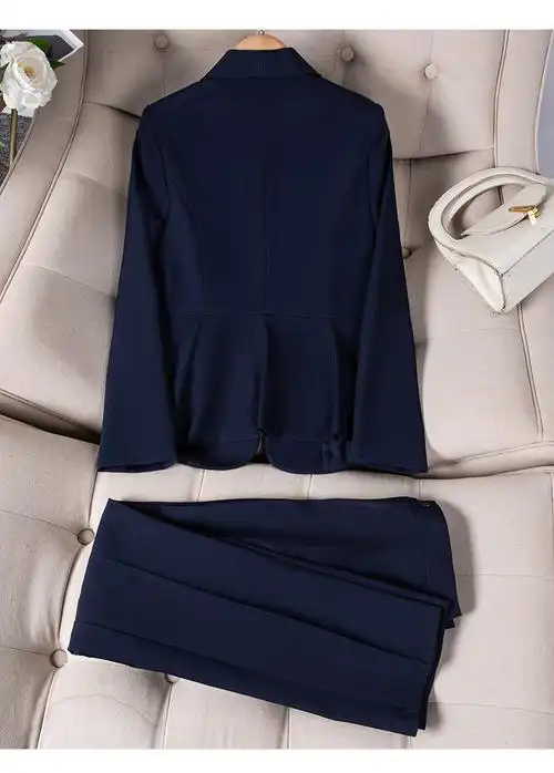 定制春季工作服的颜色如何体现品牌形象？