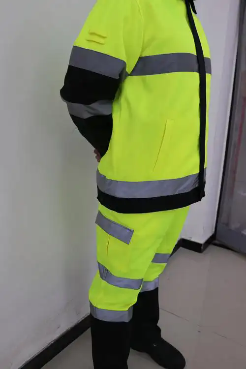 清洗环卫工作服时，如何判断面料类型？	