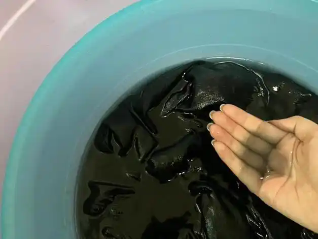 颜色鲜艳的工作服面料褪色快吗?